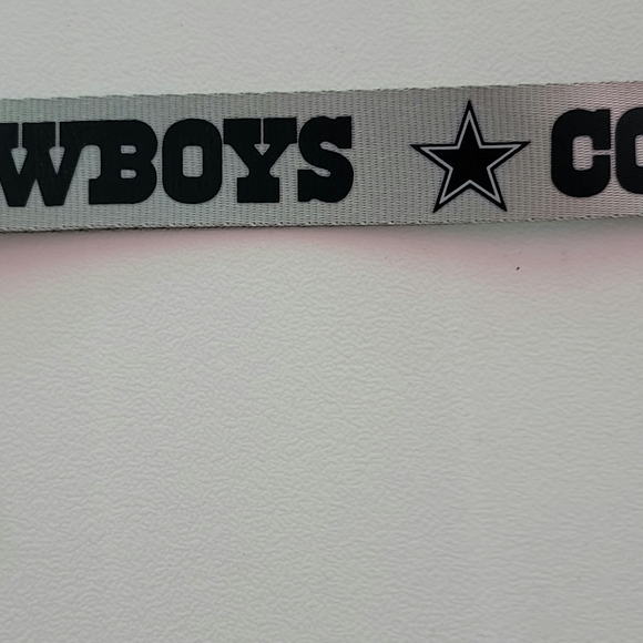 COWBOYS WRIST STRAP KEY CHAIN - Picture 1 of 4
